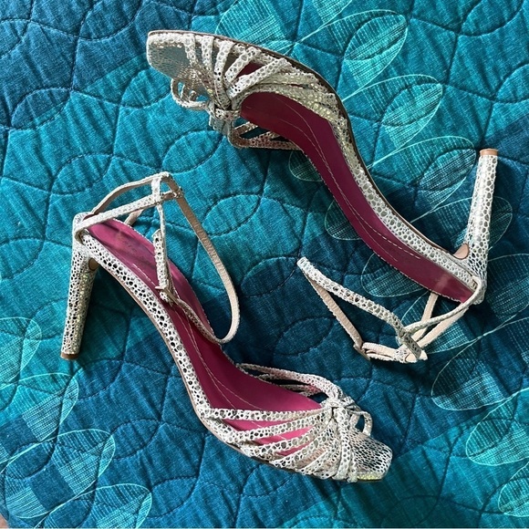 Kate Spade New York Lolita Platinum Speckled Leather Ankle Strap Sandals Sz 10B - Picture 2 of 16